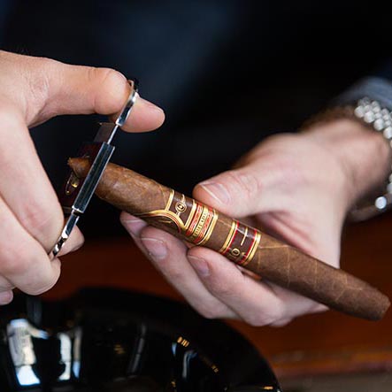 01-where-to-cut-figurado-cigar-straight-cut-oliva-la-casa-del-tabaco