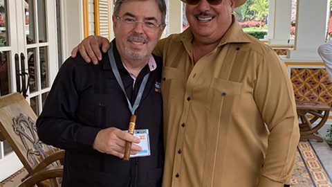 LA CASA DEL TABACO RAMON ZAPATA Y CARLITO FUENTE